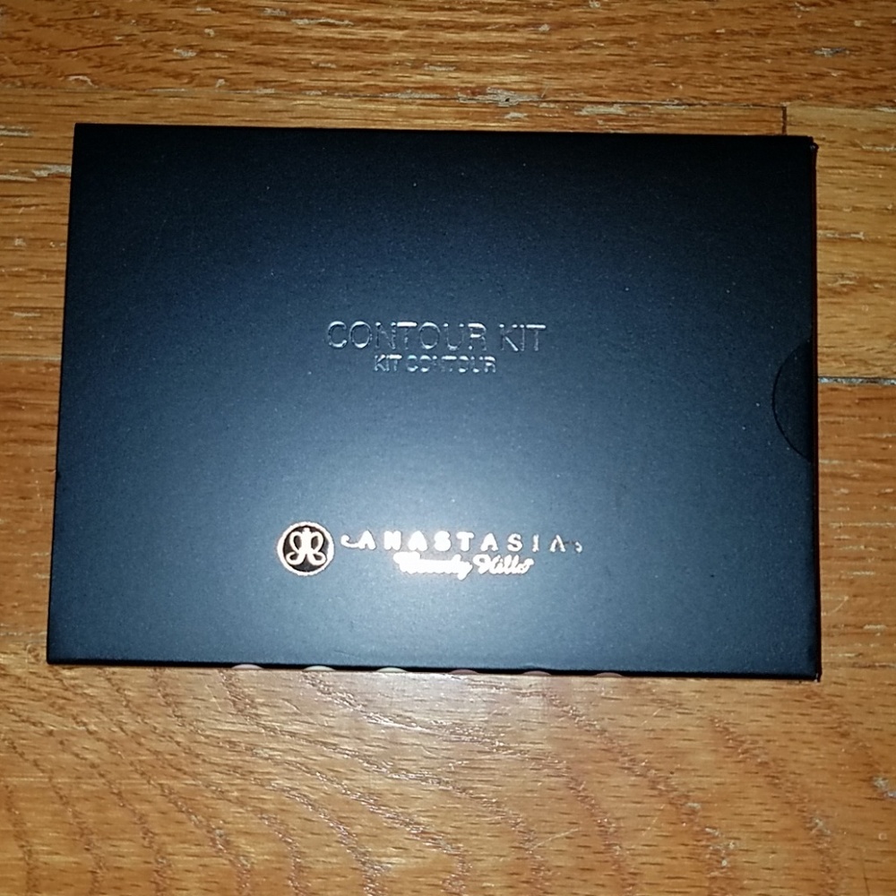 Anastasia Beverly Hills Light Contour Kit